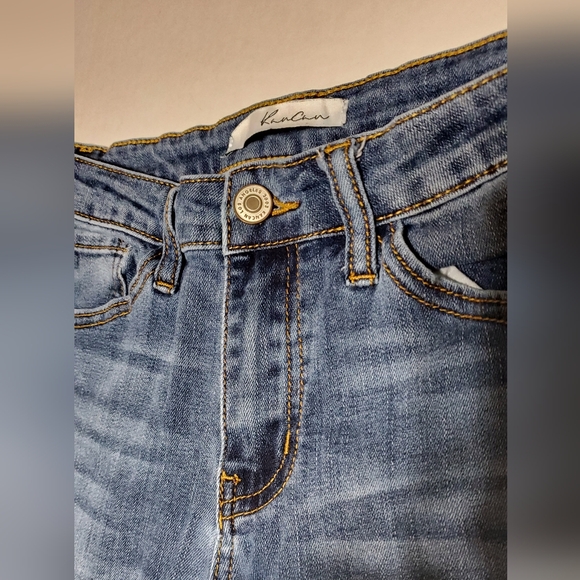 KanCan denim jeans. Estilo style. Distressed raw hem. Rose pattern. - Picture 5 of 13